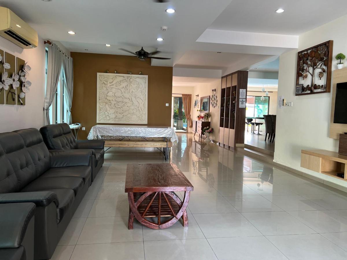 Melaka Beachfront Villa With Pool Exterior photo