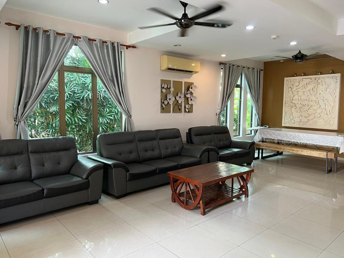 Melaka Beachfront Villa With Pool Exterior photo