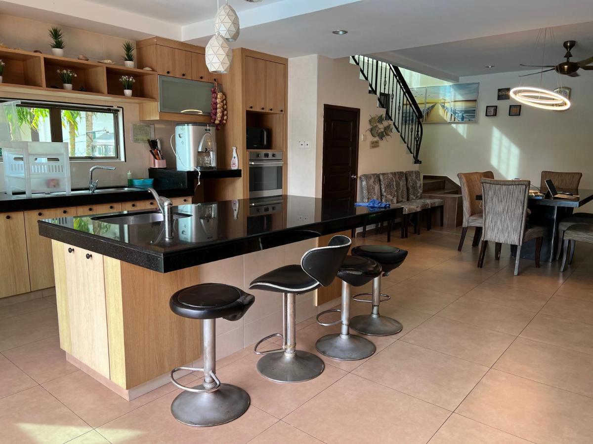 Melaka Beachfront Villa With Pool Exterior photo