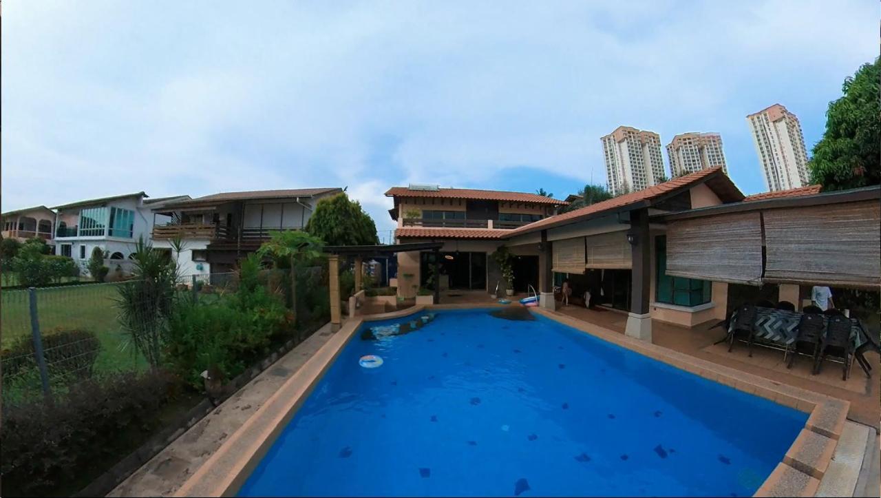 Melaka Beachfront Villa With Pool Exterior photo