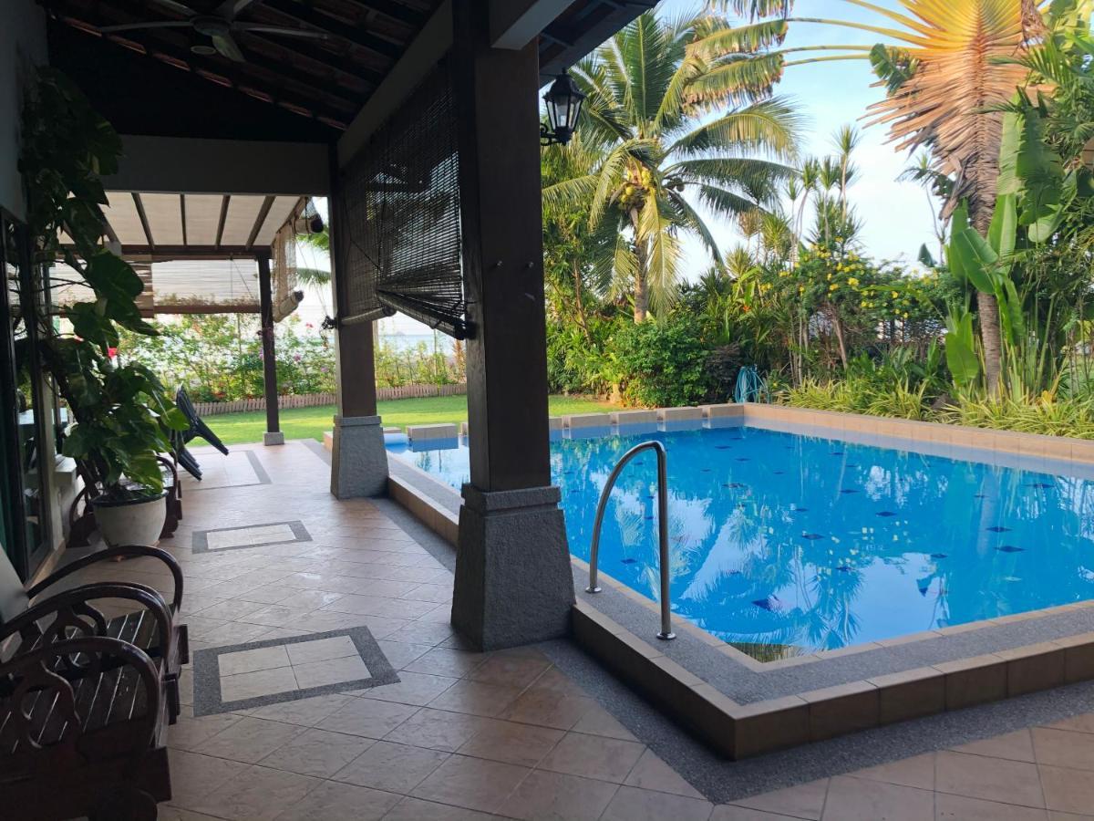 Melaka Beachfront Villa With Pool Exterior photo