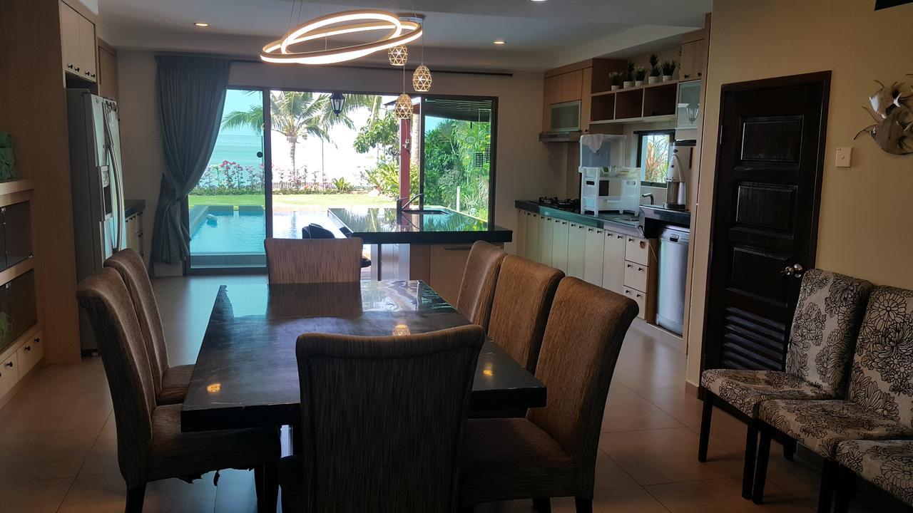 Melaka Beachfront Villa With Pool Exterior photo