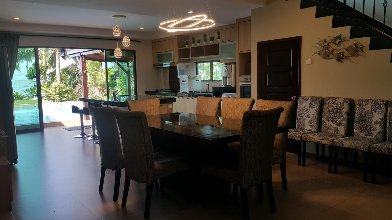 Melaka Beachfront Villa With Pool Exterior photo